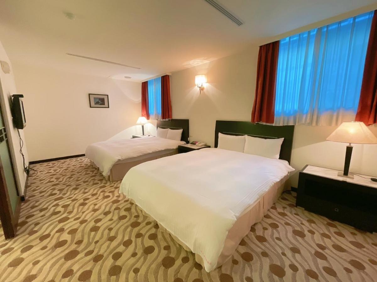 Herkang Hotel Тайджун Екстериор снимка