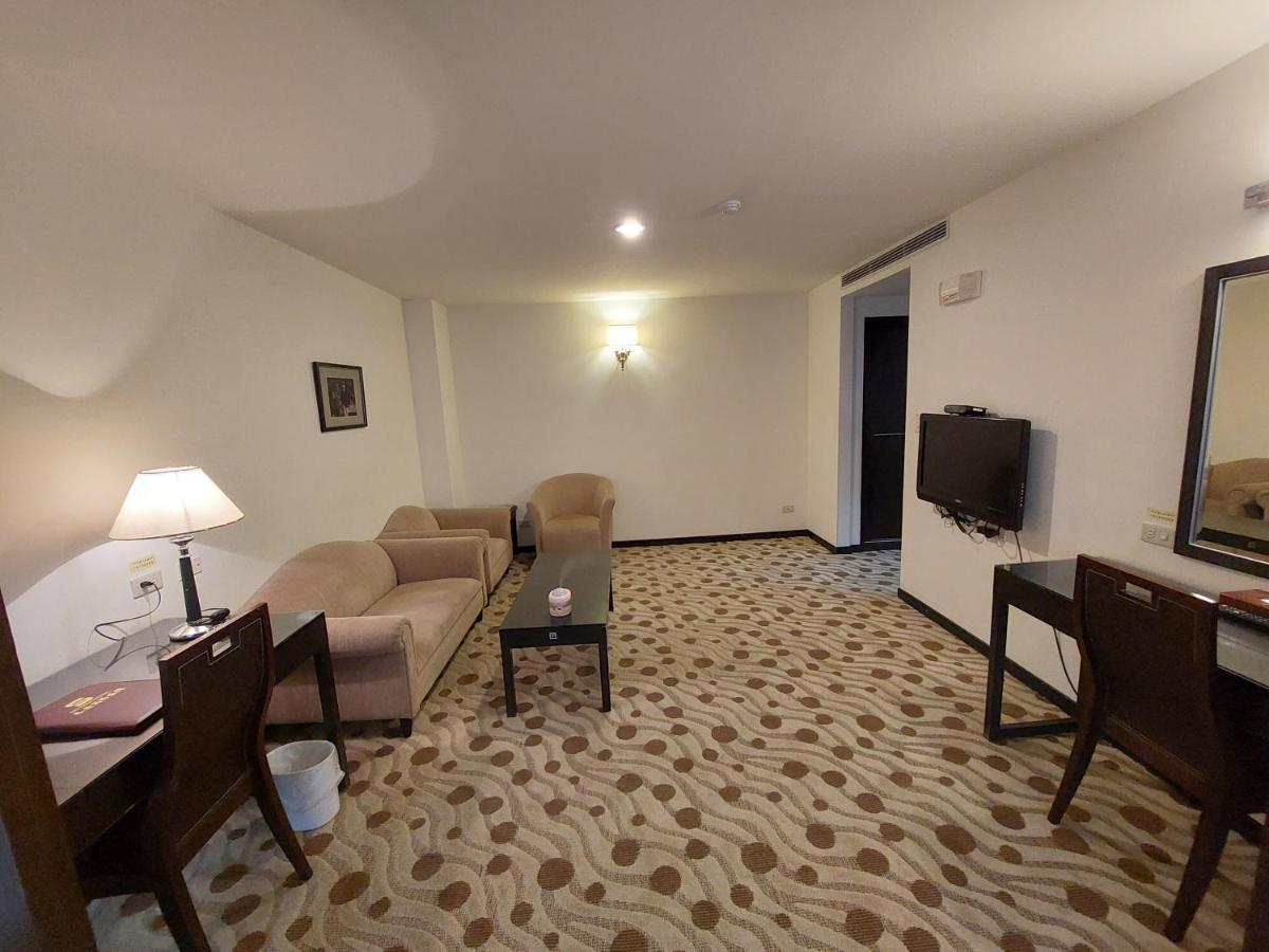 Herkang Hotel Тайджун Екстериор снимка