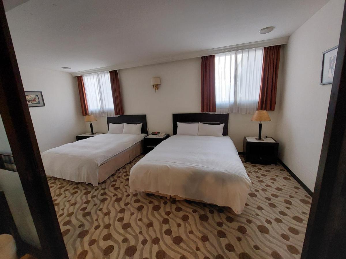 Herkang Hotel Тайджун Екстериор снимка