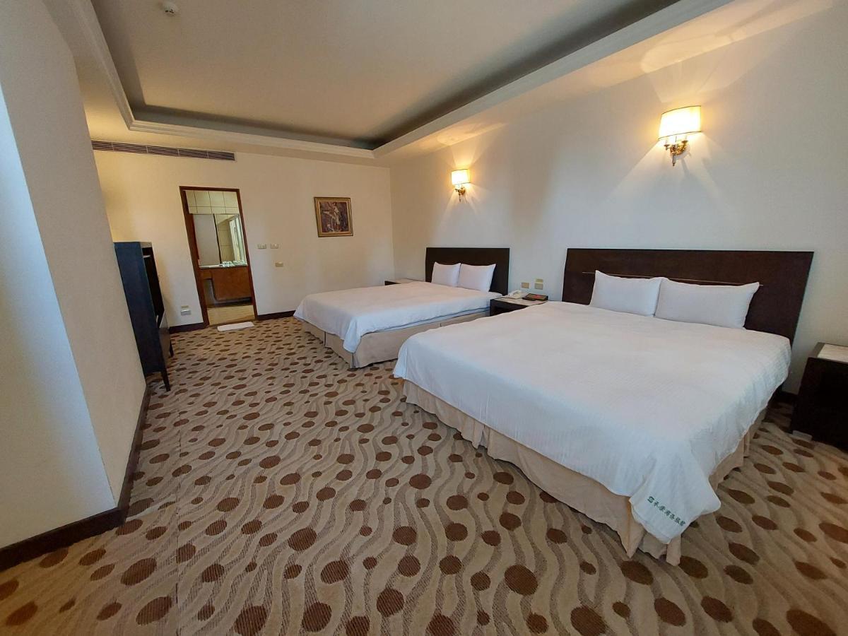 Herkang Hotel Тайджун Екстериор снимка