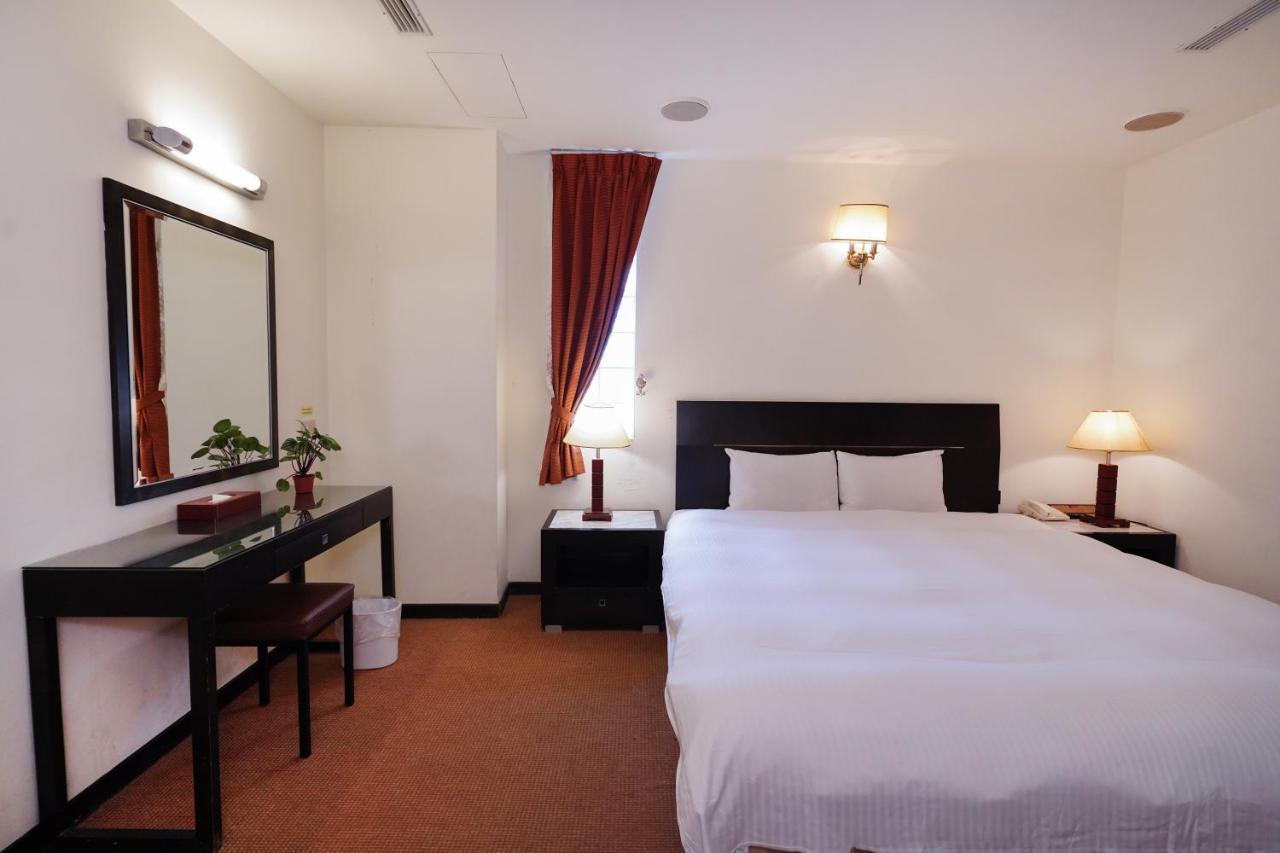 Herkang Hotel Тайджун Екстериор снимка