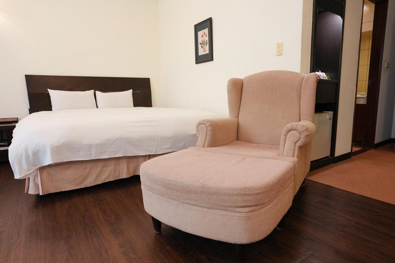 Herkang Hotel Тайджун Екстериор снимка