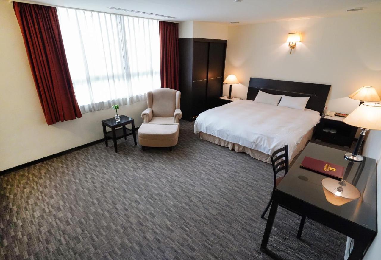 Herkang Hotel Тайджун Екстериор снимка