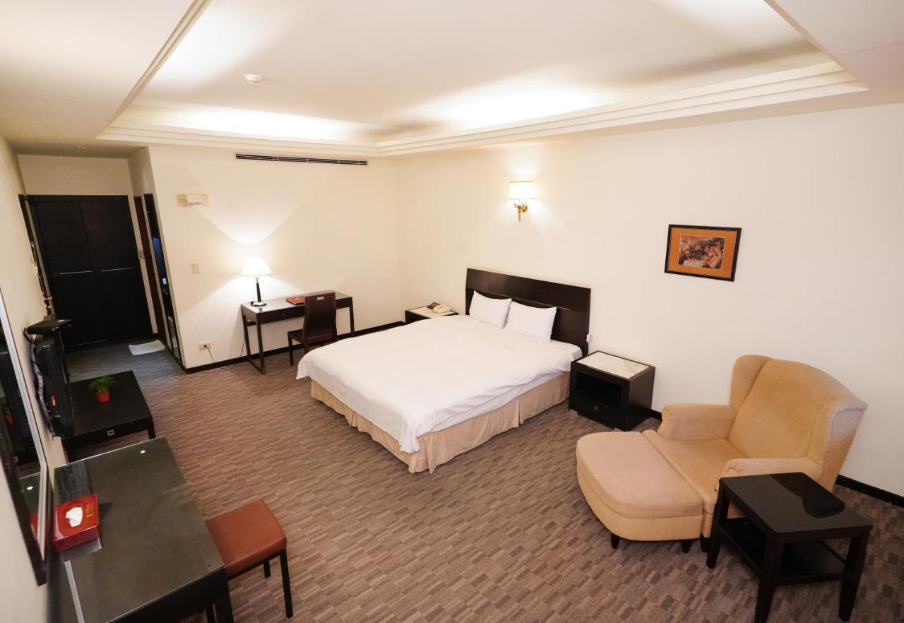 Herkang Hotel Тайджун Екстериор снимка