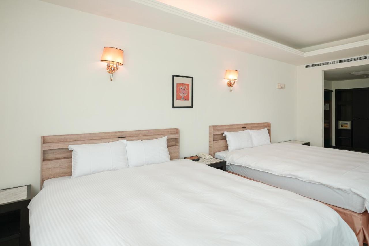 Herkang Hotel Тайджун Екстериор снимка