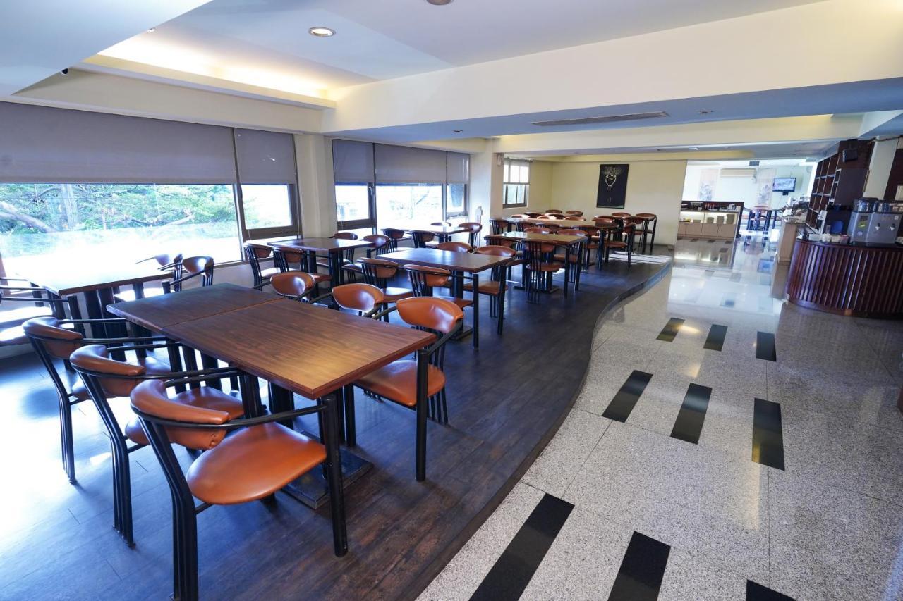 Herkang Hotel Тайджун Екстериор снимка