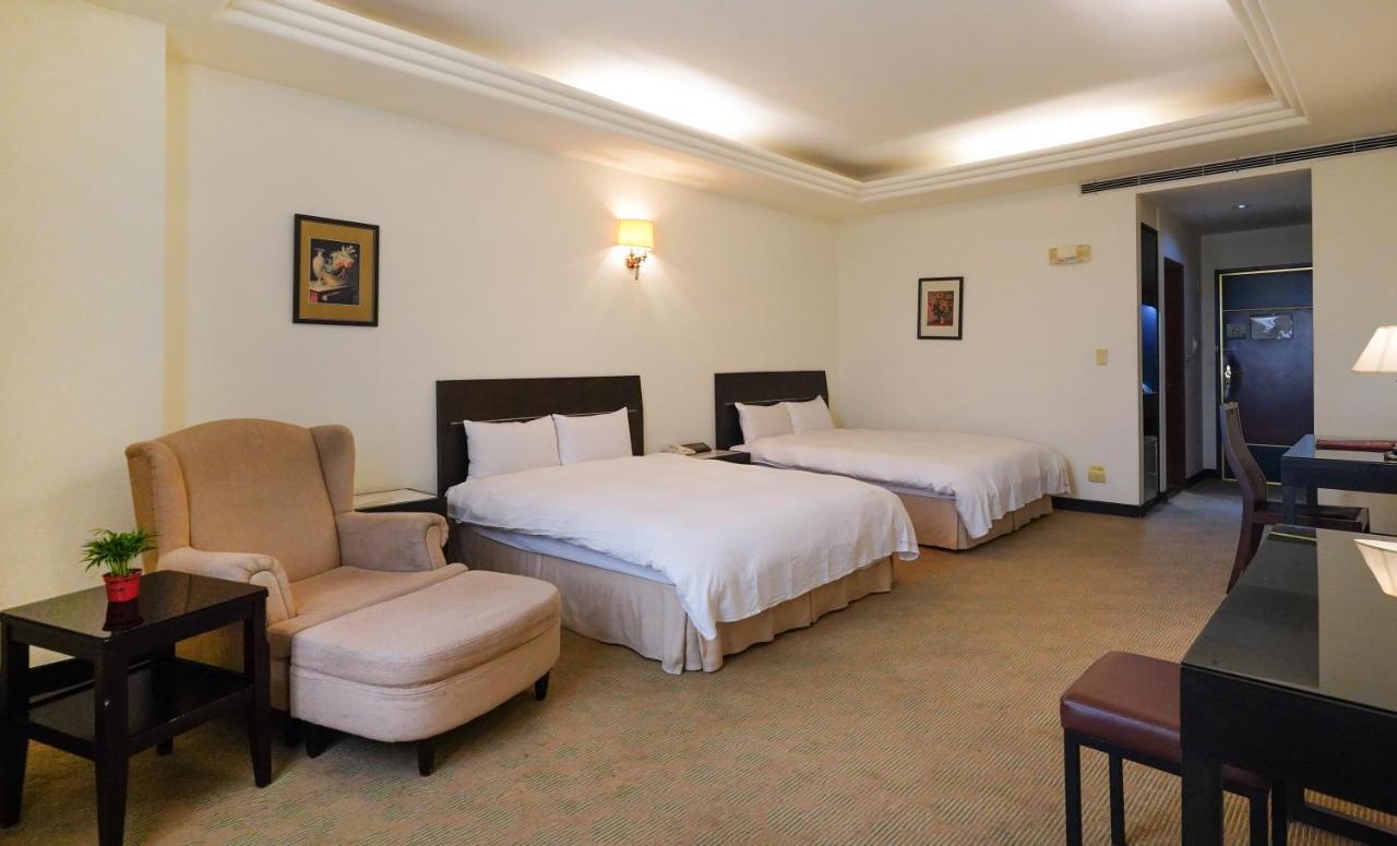 Herkang Hotel Тайджун Екстериор снимка