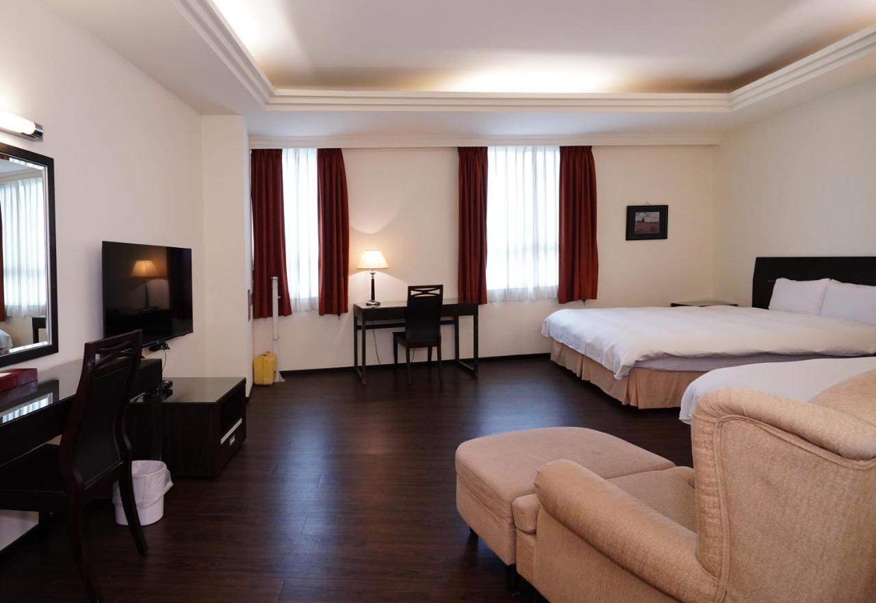Herkang Hotel Тайджун Екстериор снимка