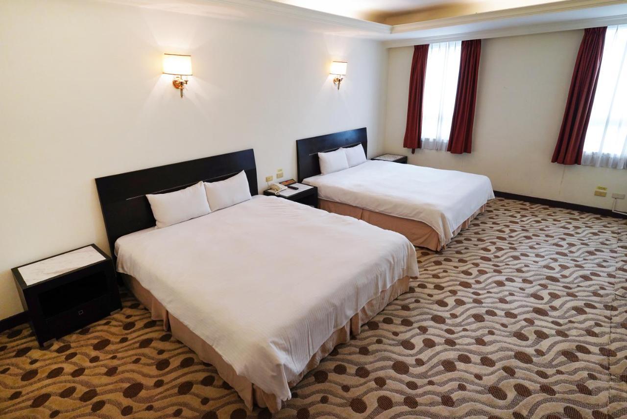 Herkang Hotel Тайджун Екстериор снимка
