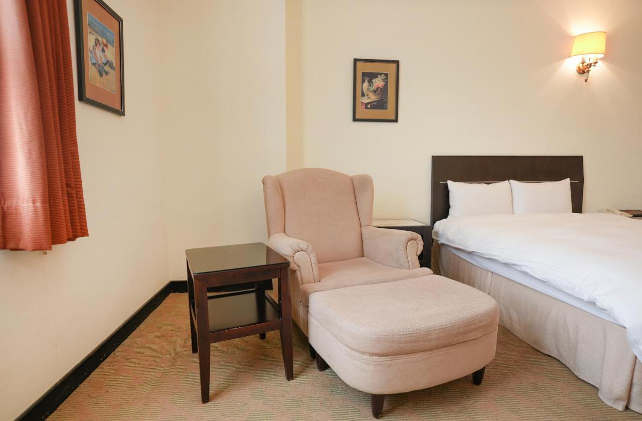 Herkang Hotel Тайджун Екстериор снимка