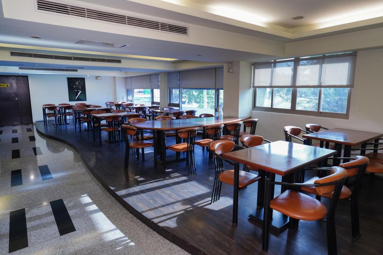Herkang Hotel Тайджун Екстериор снимка