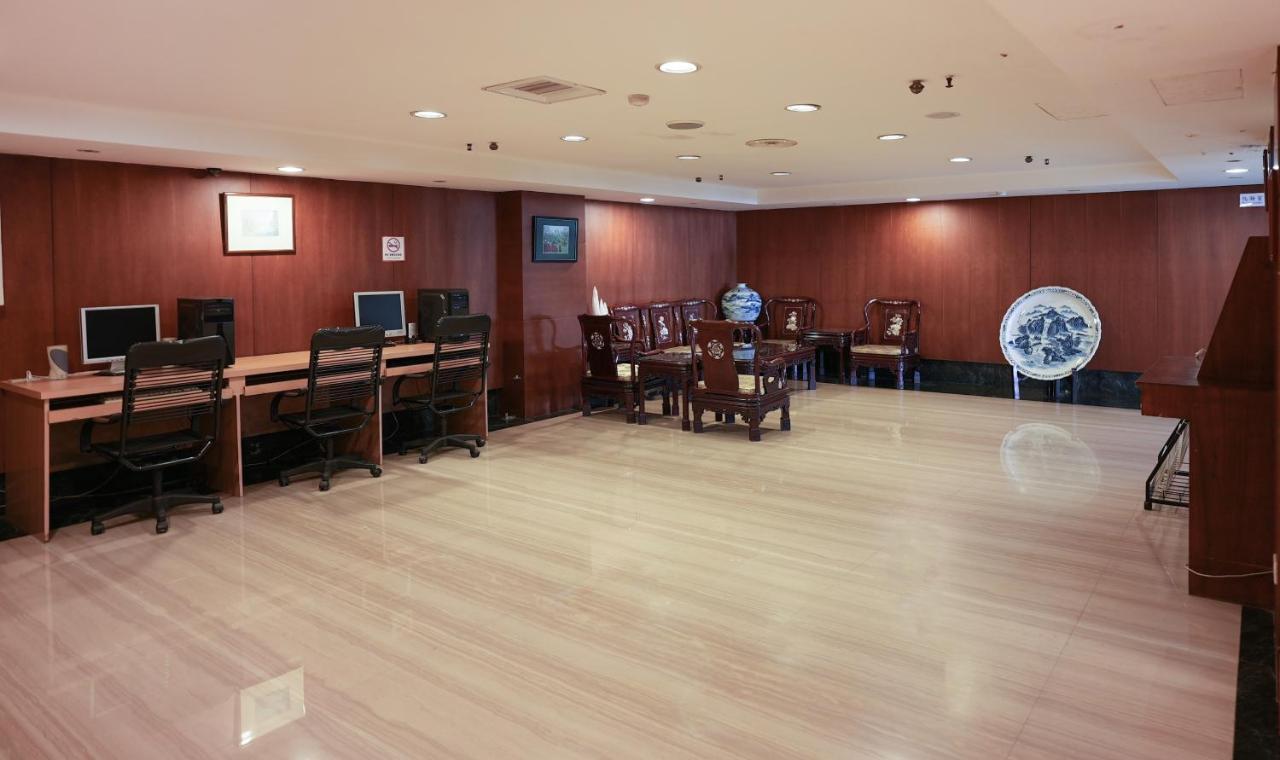 Herkang Hotel Тайджун Екстериор снимка