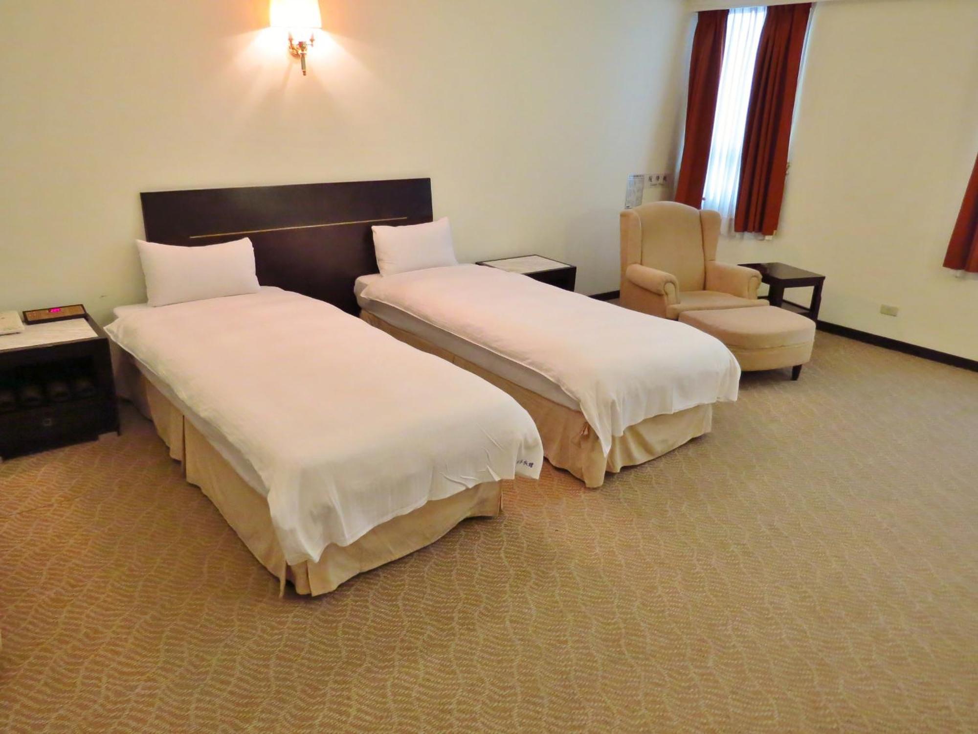 Herkang Hotel Тайджун Екстериор снимка