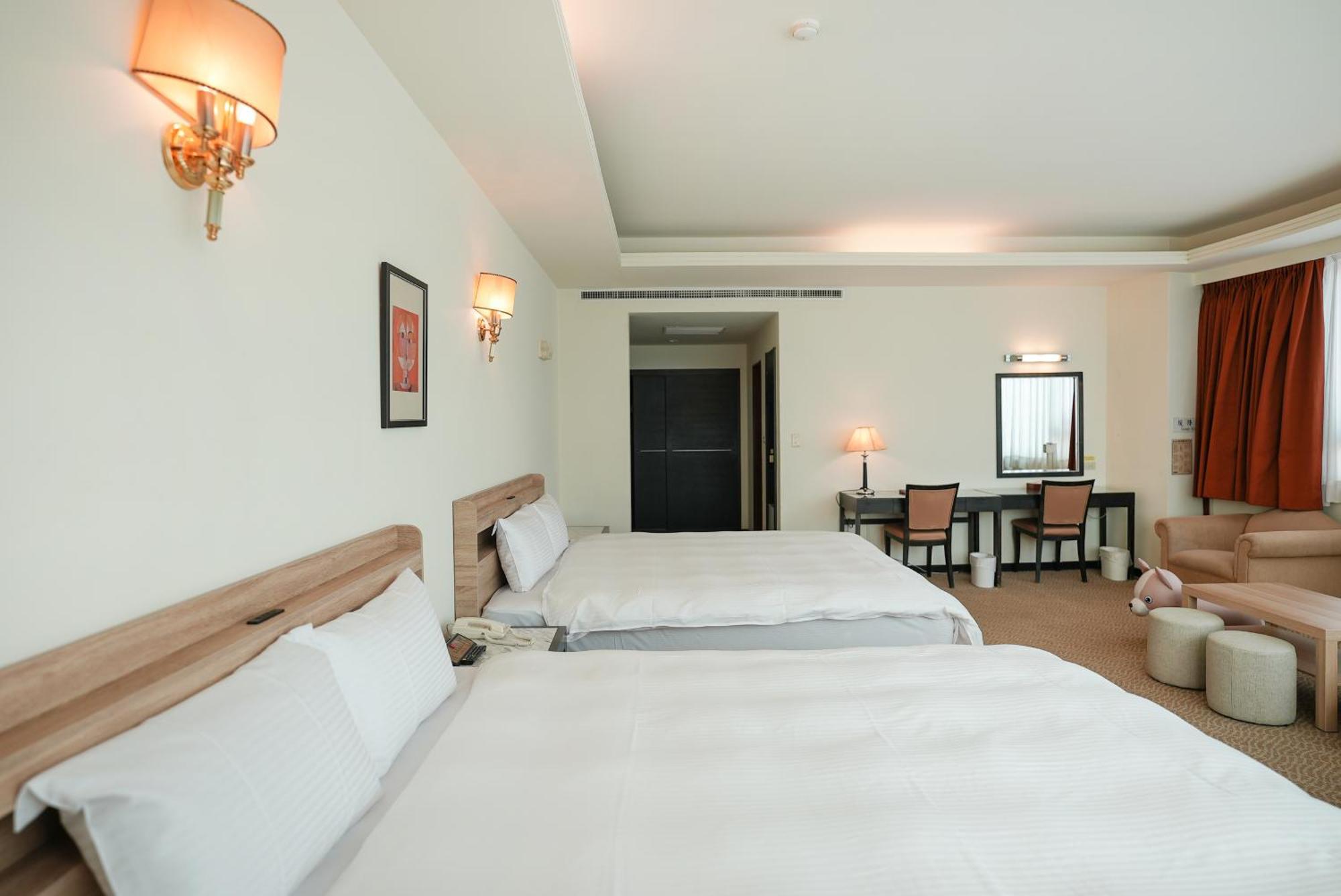 Herkang Hotel Тайджун Екстериор снимка